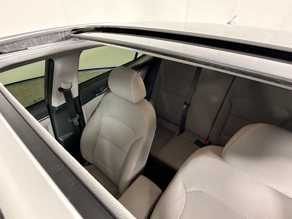 2020 Hyundai Elantra Value Edition photo 3