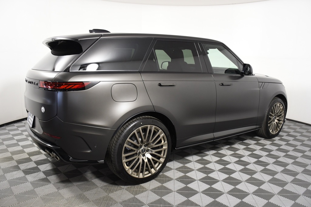 2025 Land Rover Range Rover Sport photo 7