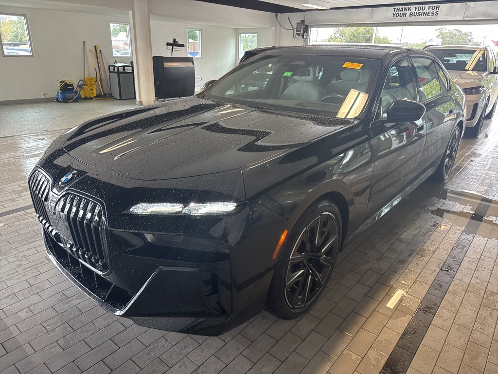 2023 BMW 7 Series 740i's photo