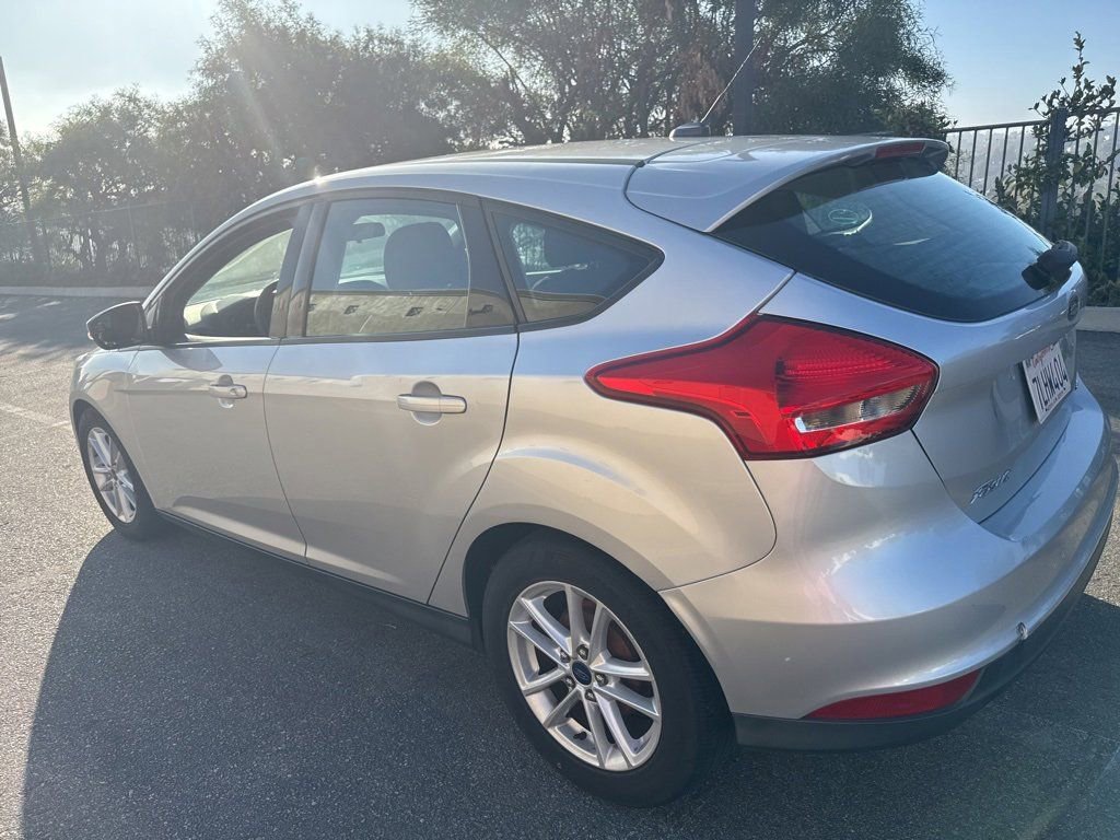 2015 Ford Focus SE photo 2