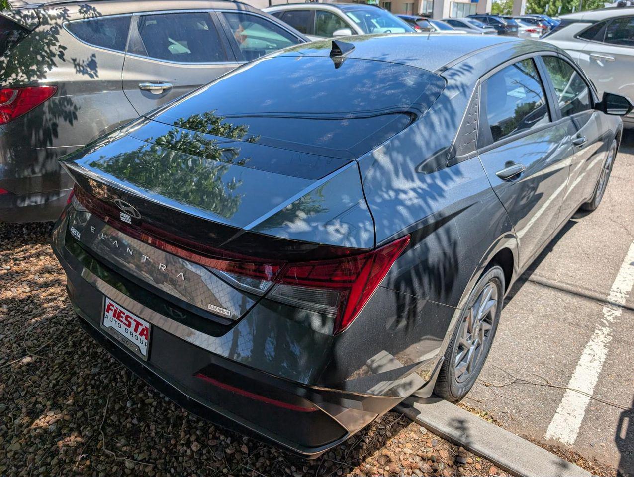 2025 Hyundai Elantra Hybrid Blue photo 4