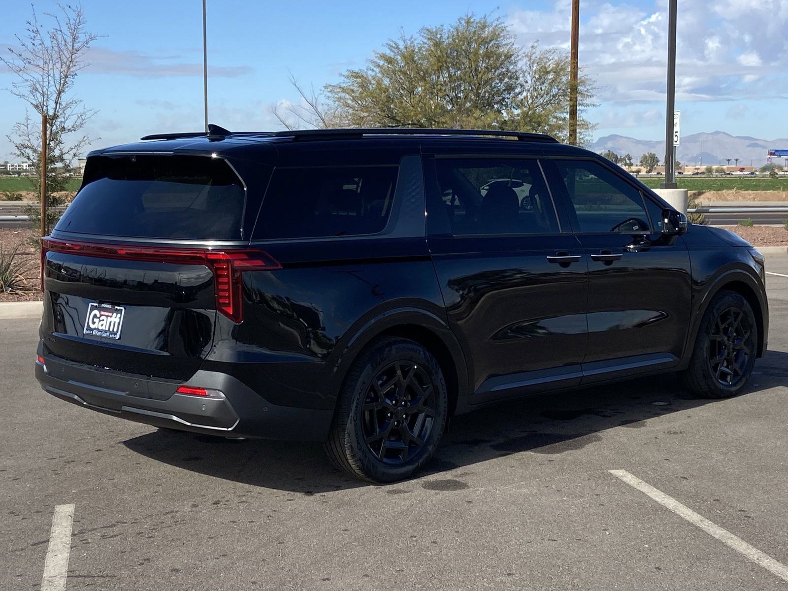 2025 Kia Carnival SX Prestige photo 4