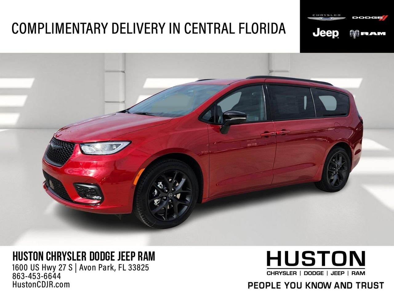 2026 Chrysler Pacifica Select's photo