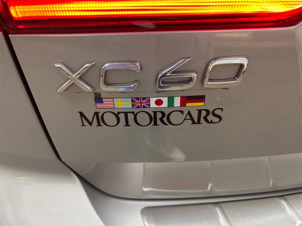 2023 Volvo XC60 B5 Plus photo 31