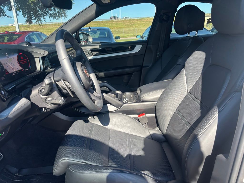 2025 Porsche Cayenne Coupe S photo 5