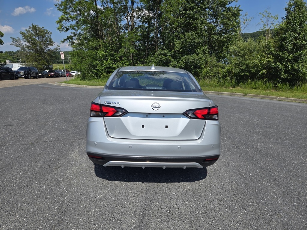 2025 Nissan Versa SV photo 4