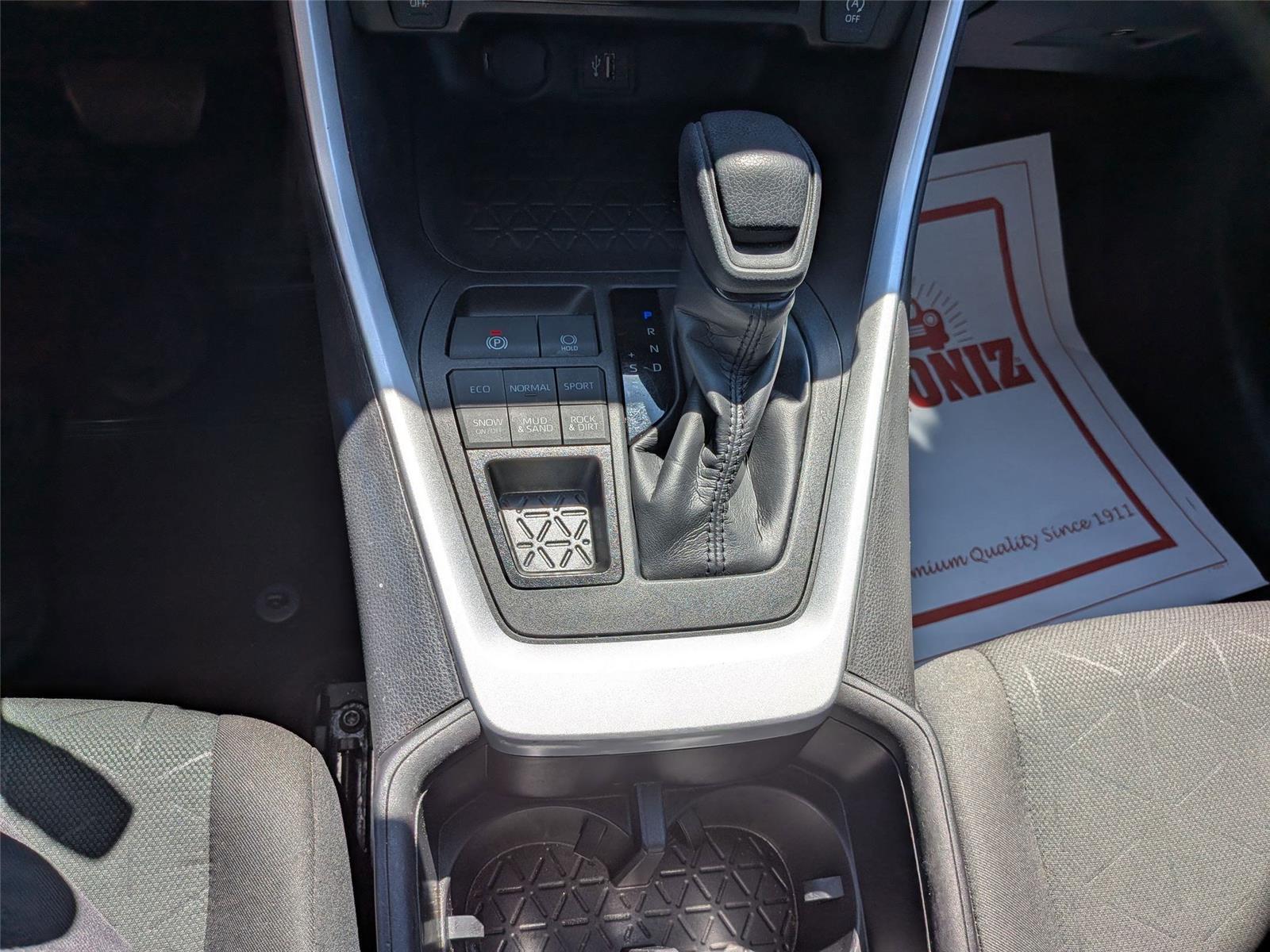 2023 Toyota RAV4 XLE photo 19