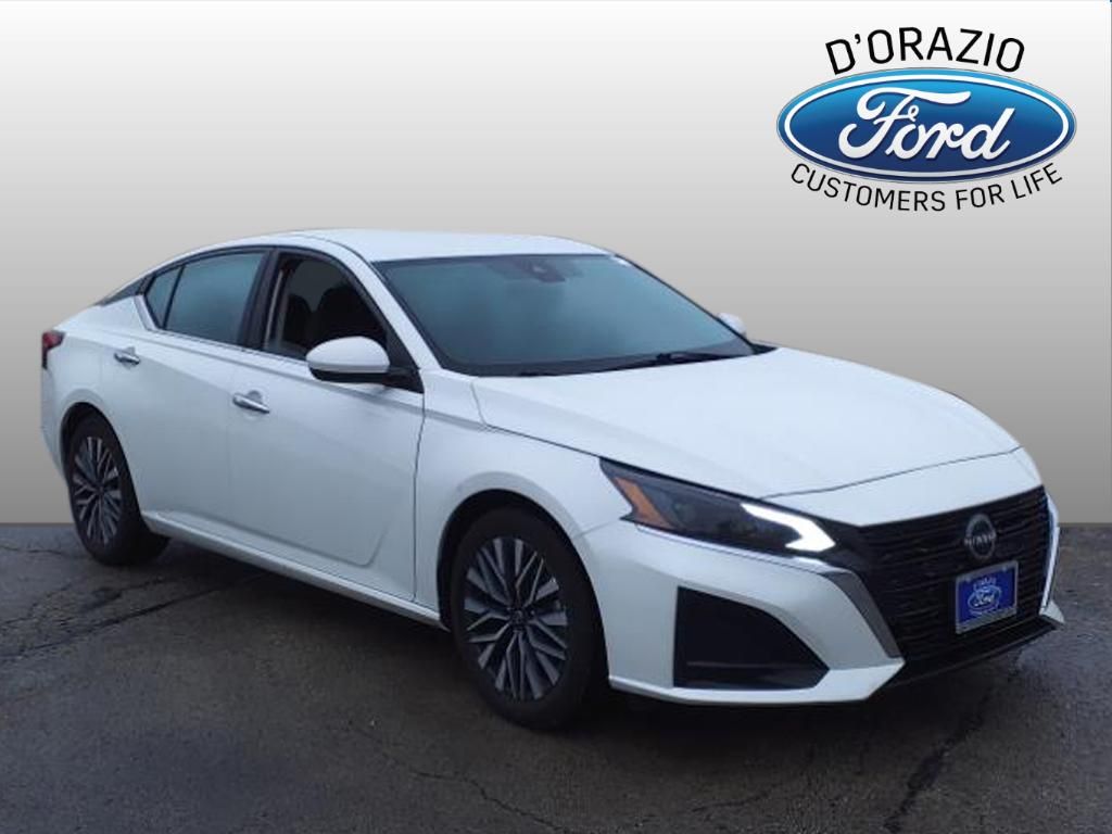 Used 2023 Nissan Altima SV with VIN 1N4BL4DV8PN310459 for sale in Wilmington, IL