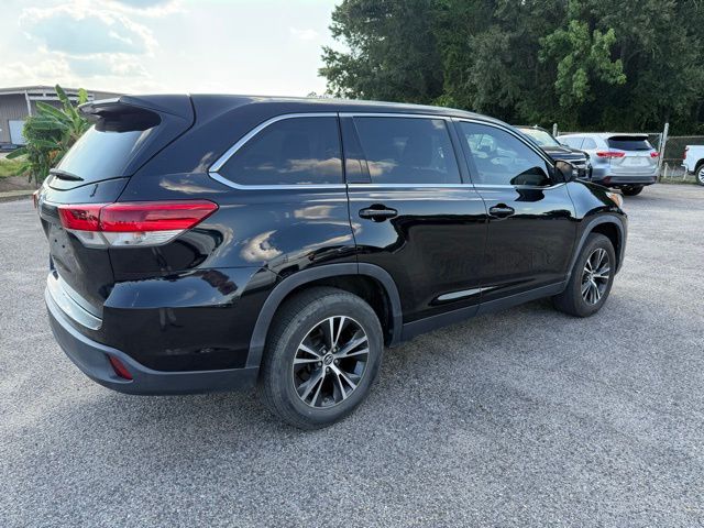 2019 Toyota Highlander LE Plus photo 5