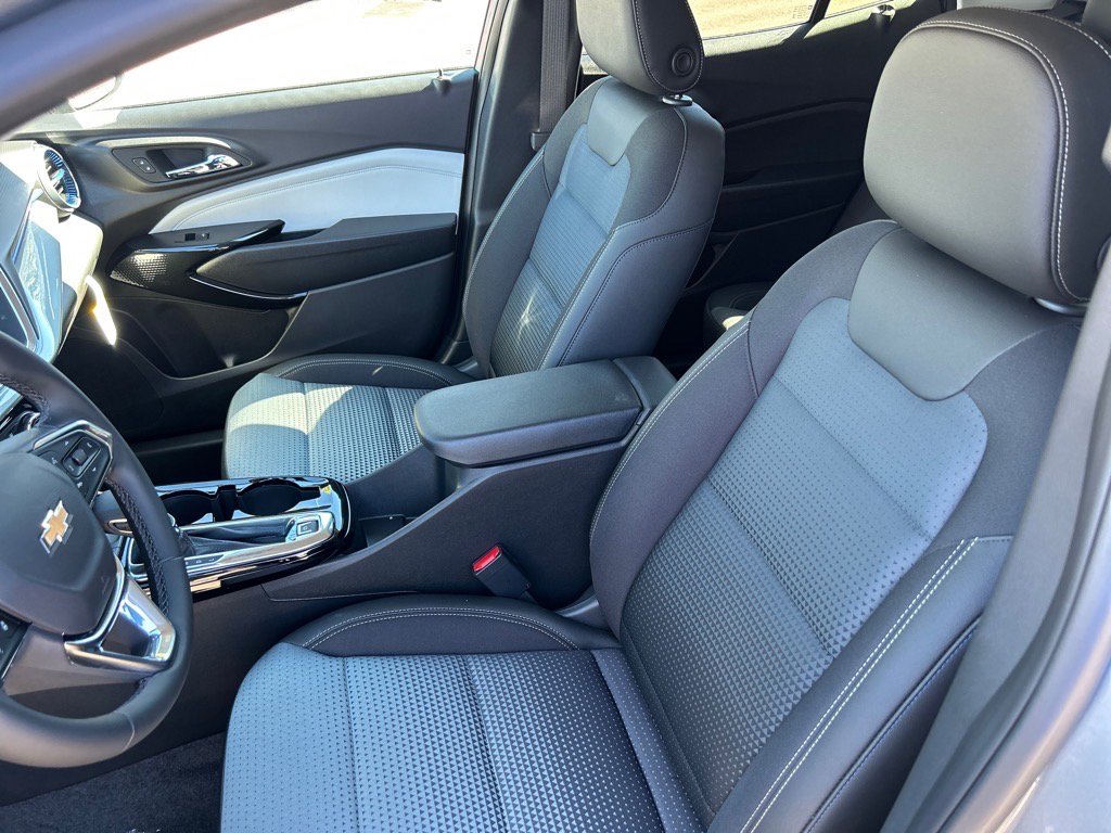 2026 Chevrolet Trax LT photo 4