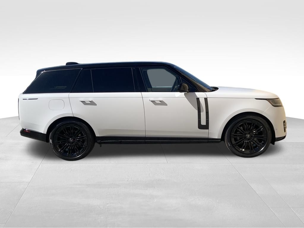 2025 Land Rover Range Rover SE photo 3