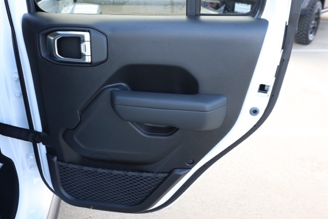 New 2025 Bright White Clear-Coat Exterior Paint Jeep Willys image 17