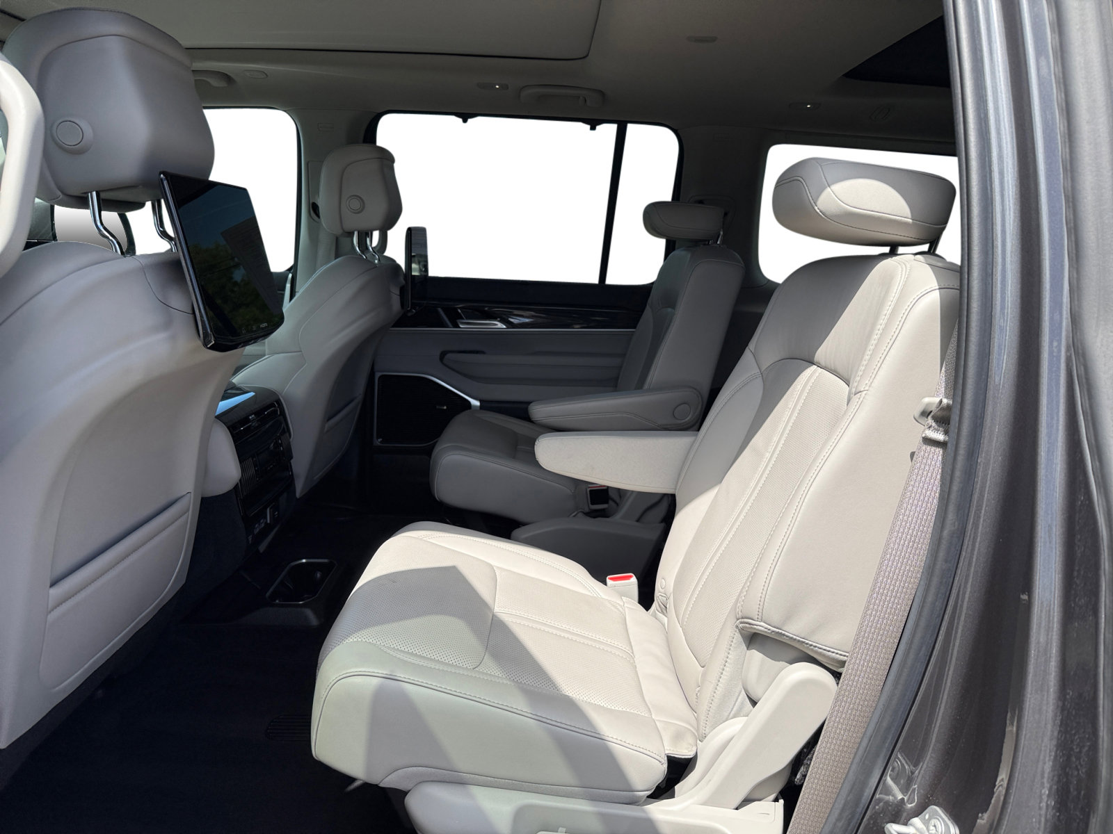 2022 Jeep Wagoneer Series III photo 15