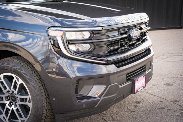 2025 Ford Expedition MAX photo 4