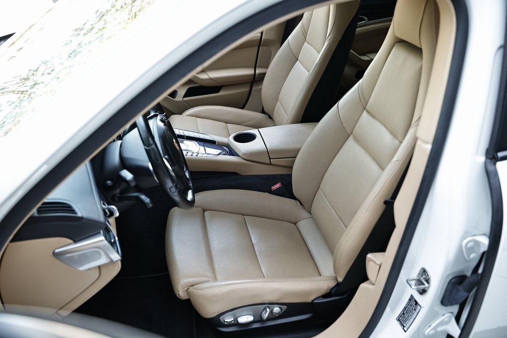 2015 Porsche Panamera Base photo 5
