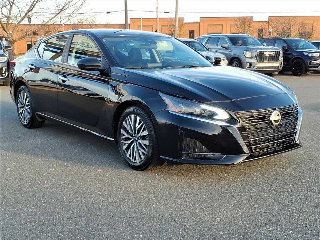 2025 Nissan Altima SV photo 3