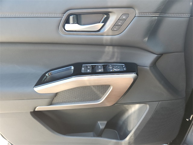 2025 Nissan Pathfinder Platinum photo 20