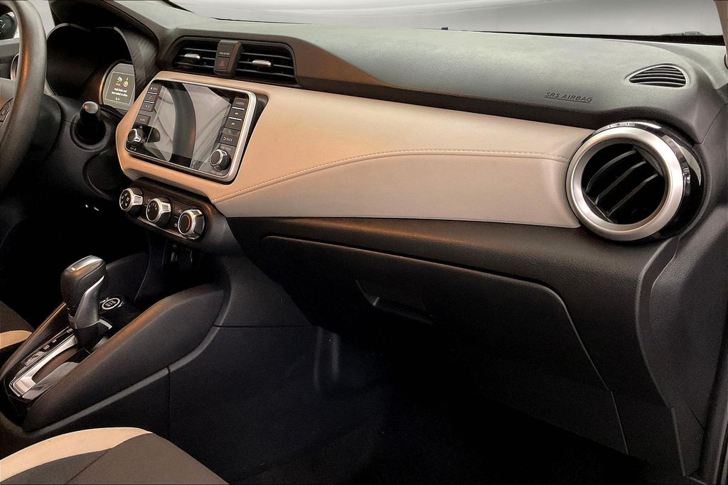 2021 Nissan Versa 1.6 SV photo 16