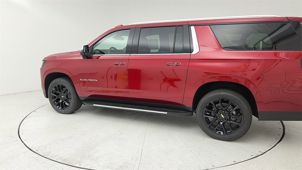 2025 Chevrolet Suburban Premier photo 3
