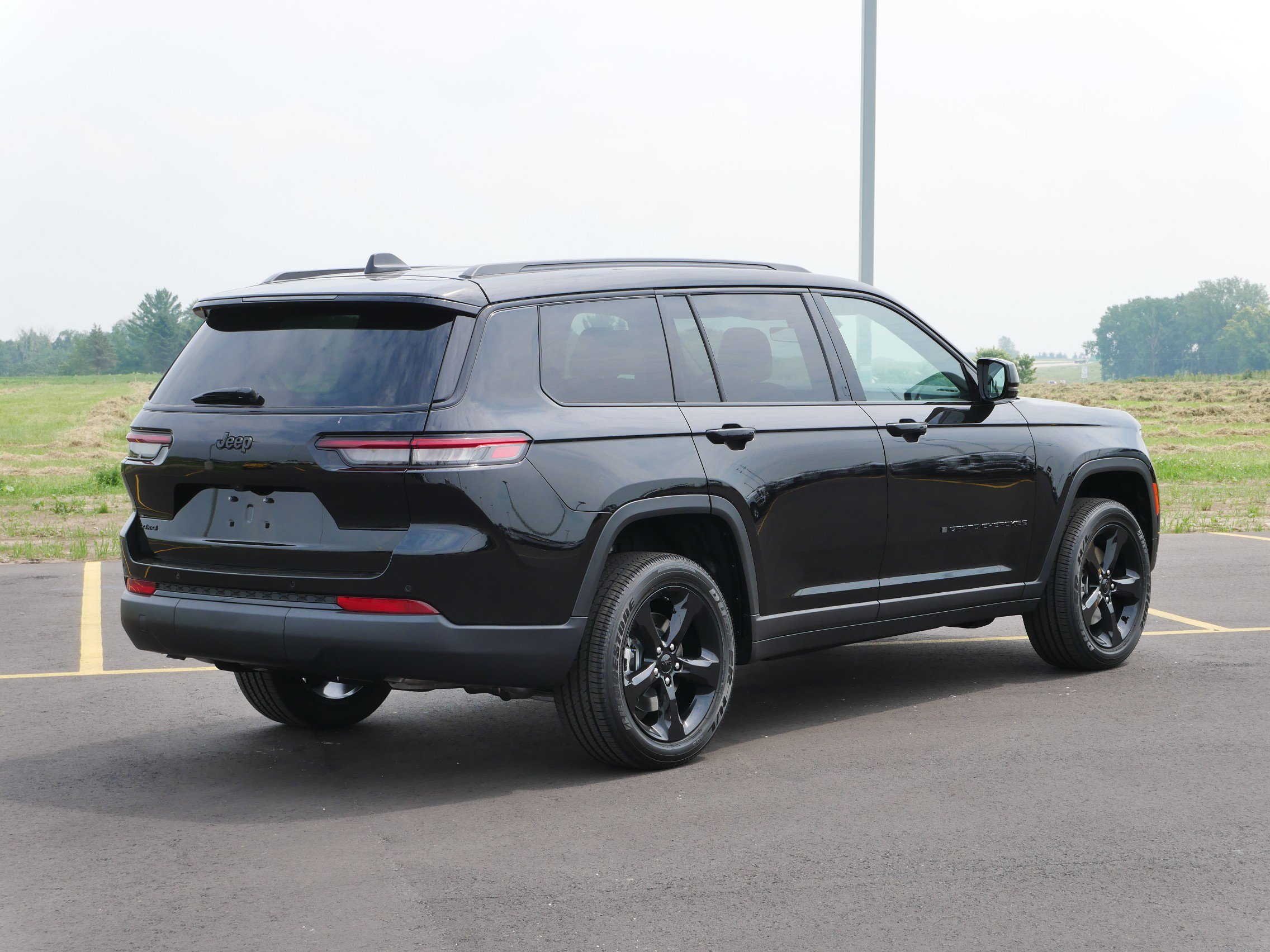 2025 Jeep Grand Cherokee Altitude X photo 2