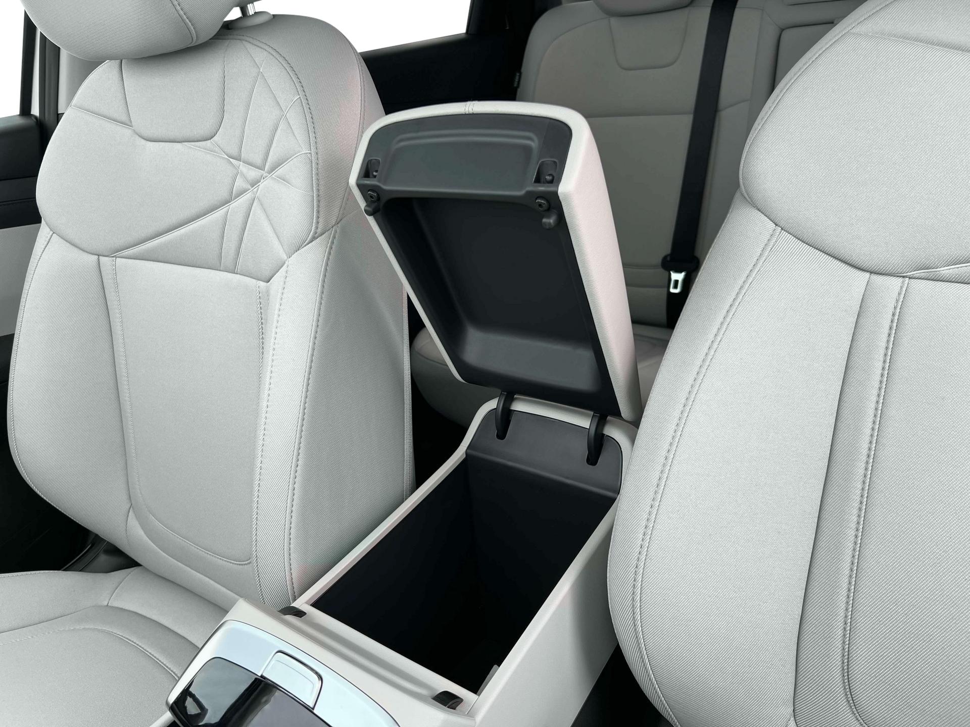 New 2025 Black Hyundai SEL FWD image 18