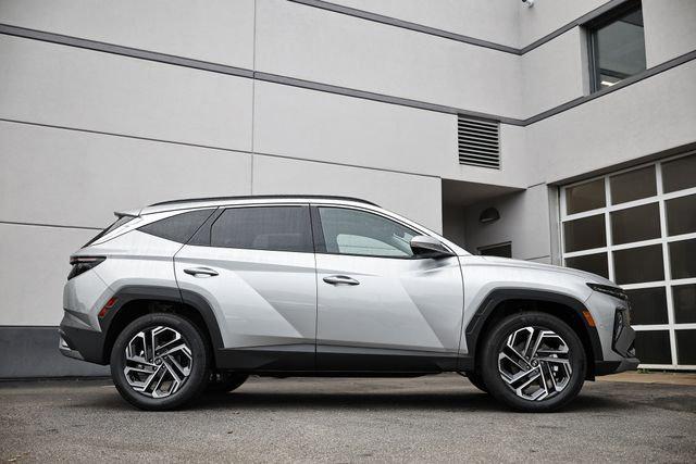 2025 Hyundai Tucson Hybrid Limited photo 2