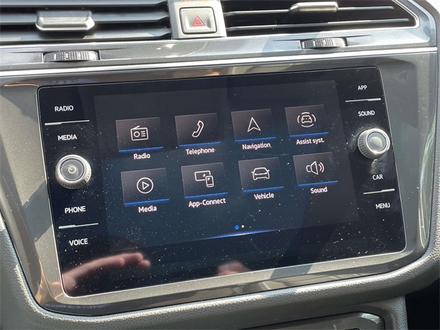 2022 Volkswagen Tiguan SE photo 18