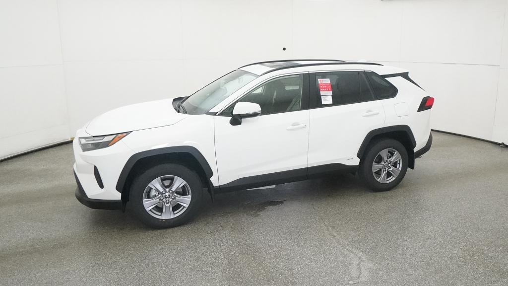2025 Toyota RAV4 Hybrid XLE photo 3