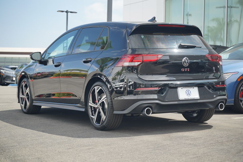 2025 Volkswagen Golf GTI SE photo 3