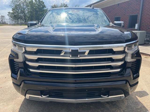 2023 Chevrolet Silverado 1500 High Country photo 2