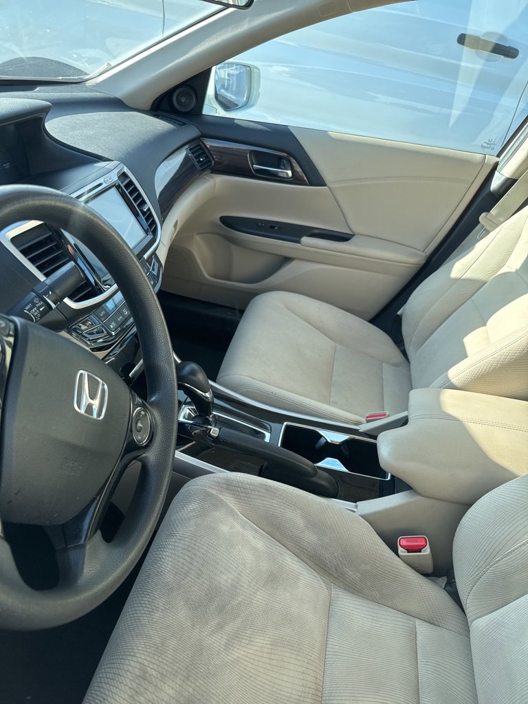2017 Honda Accord EX photo 17