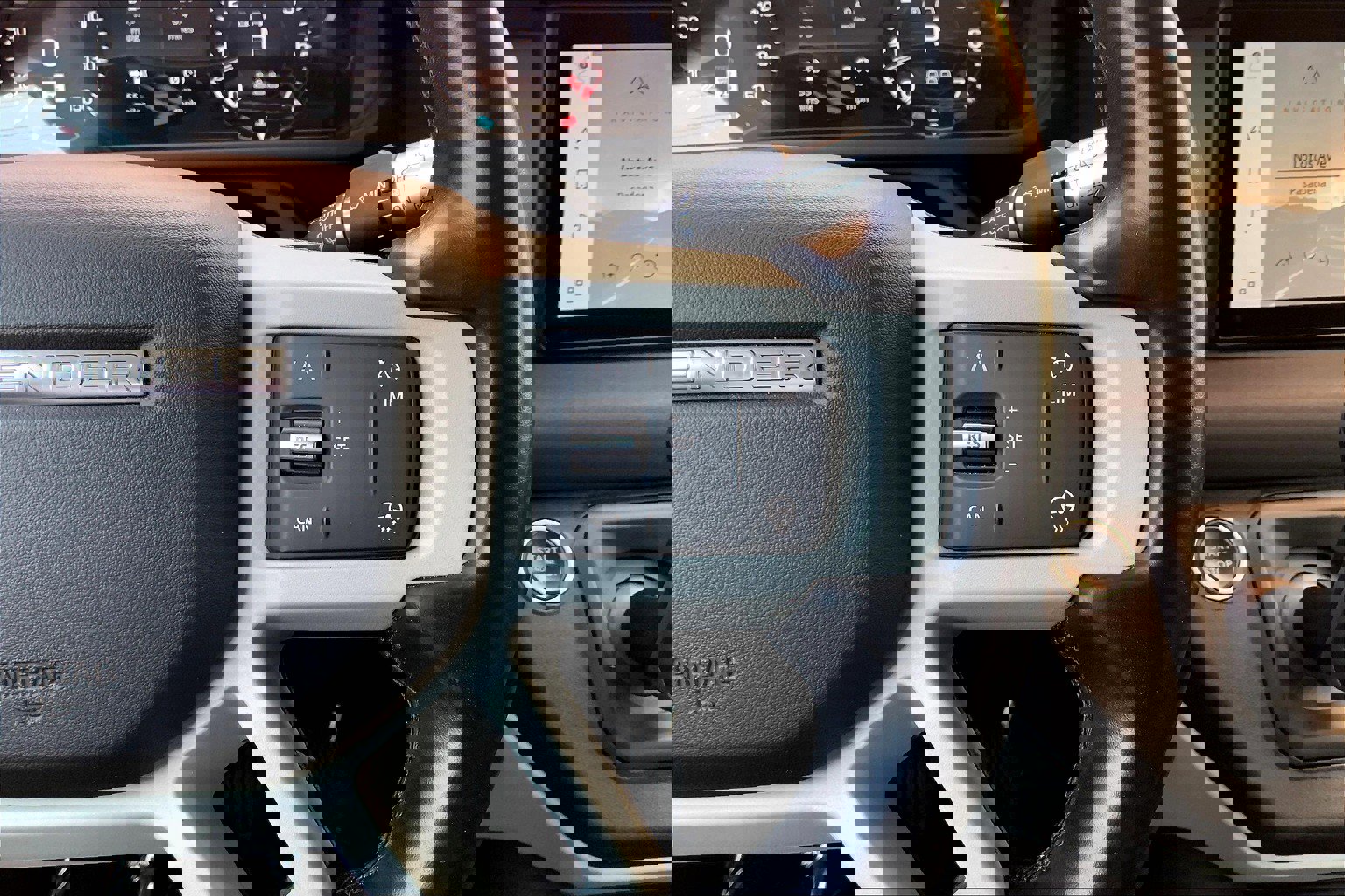 2020 Land Rover Defender SE photo 21