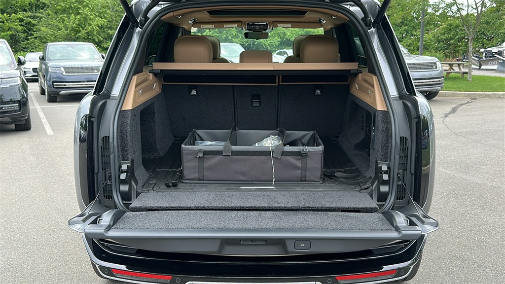 2025 Land Rover Range Rover SE photo 25
