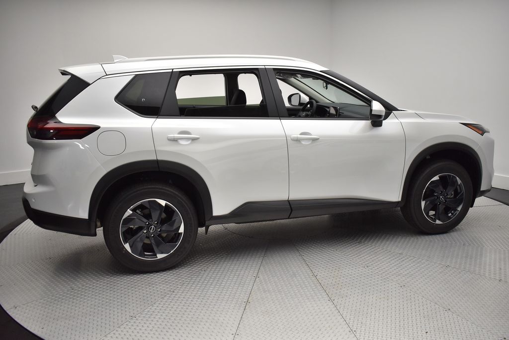 2026 Nissan Rogue SV photo 4