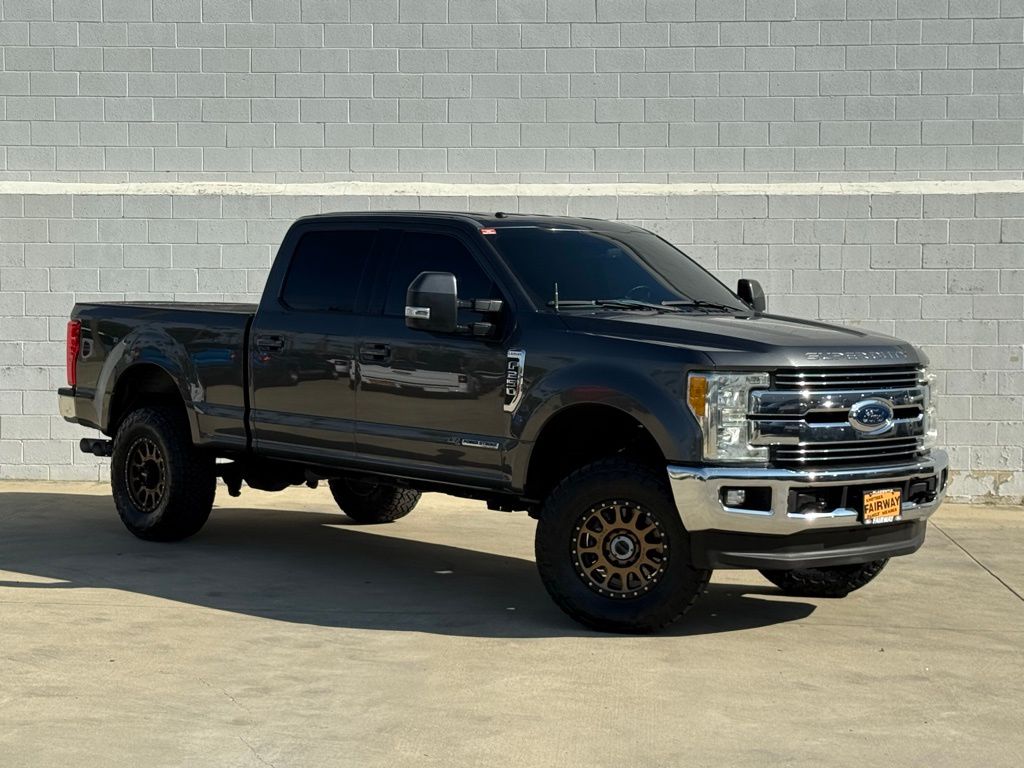 2017 Ford F-250 Super Duty Lariat's photo