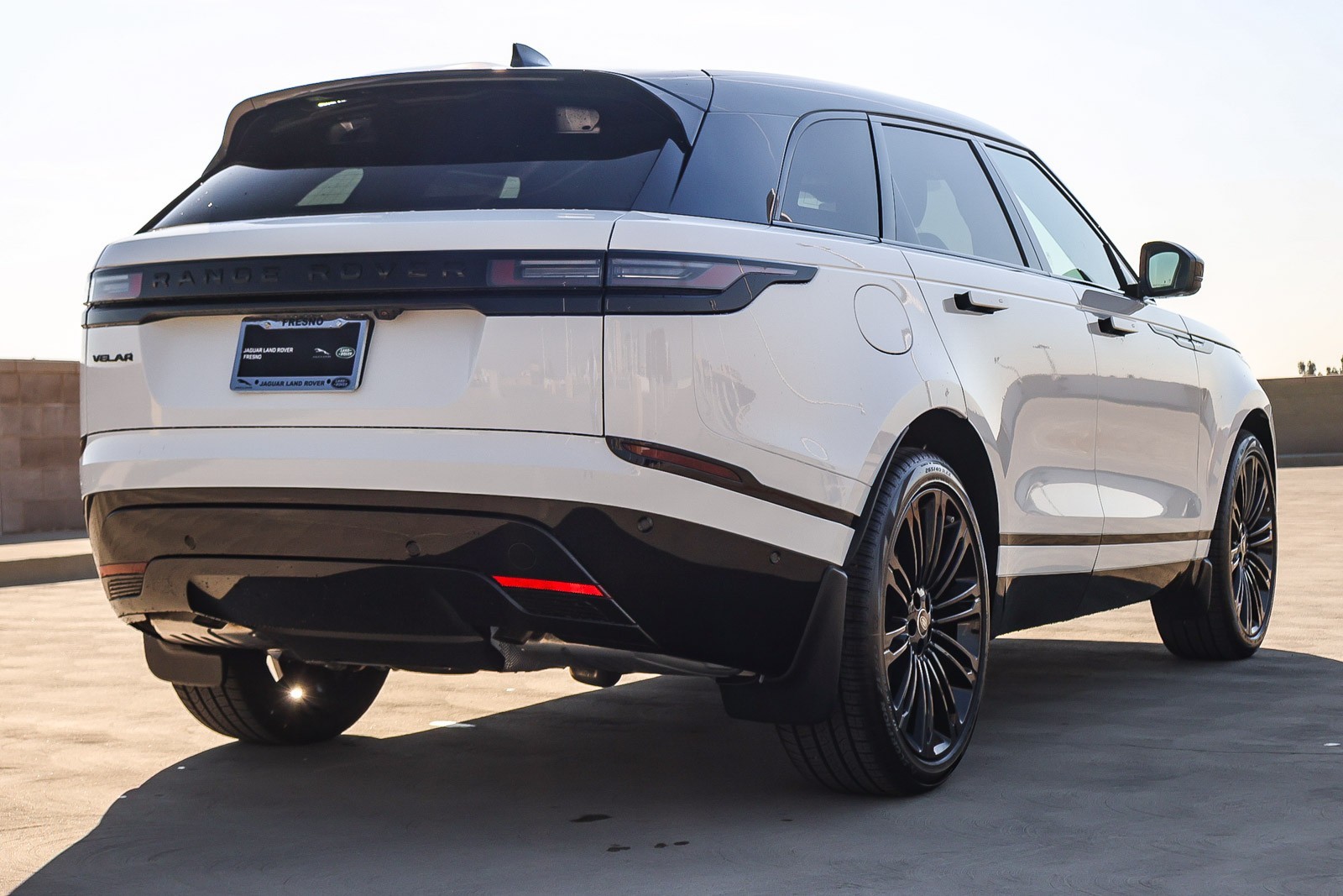 2026 Land Rover Range Rover Velar SE photo 3