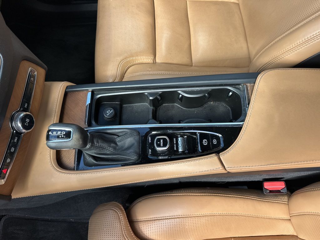 2017 Volvo XC90 T6 Inscription photo 11