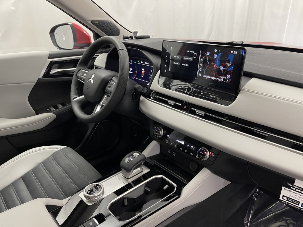 2025 Mitsubishi Outlander SE photo 25