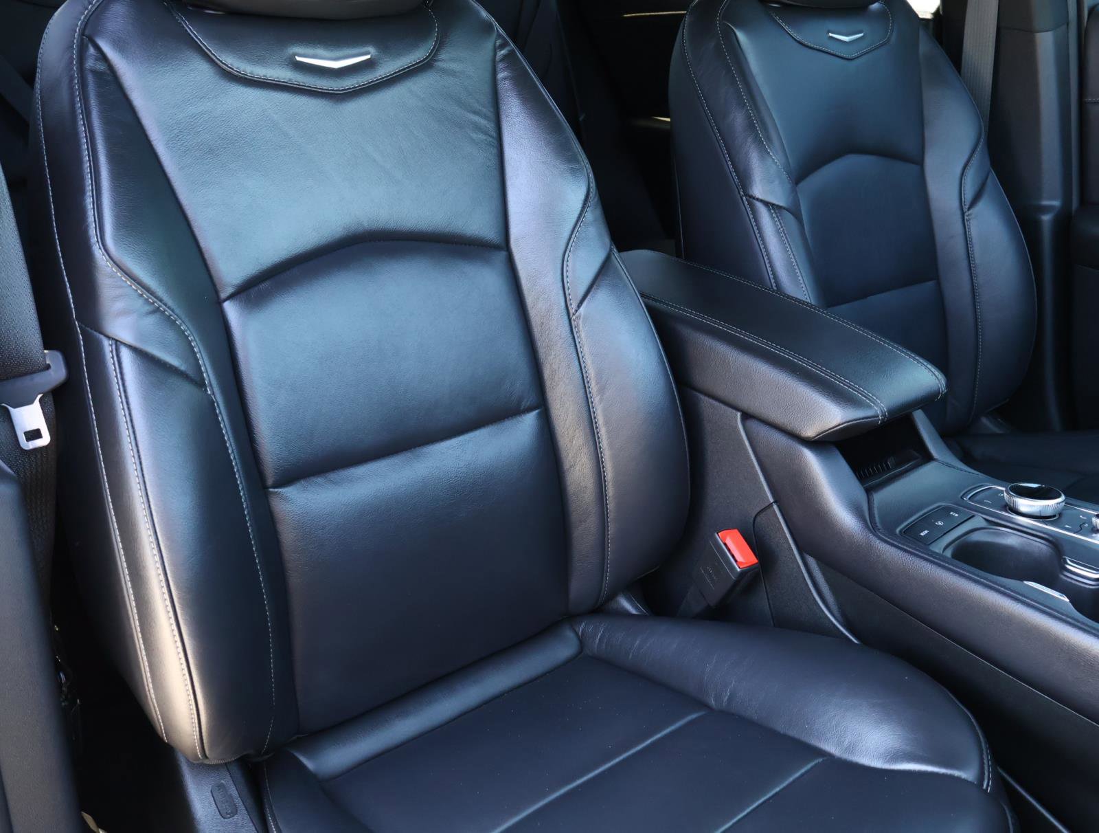 2022 Cadillac XT4 Luxury photo 22