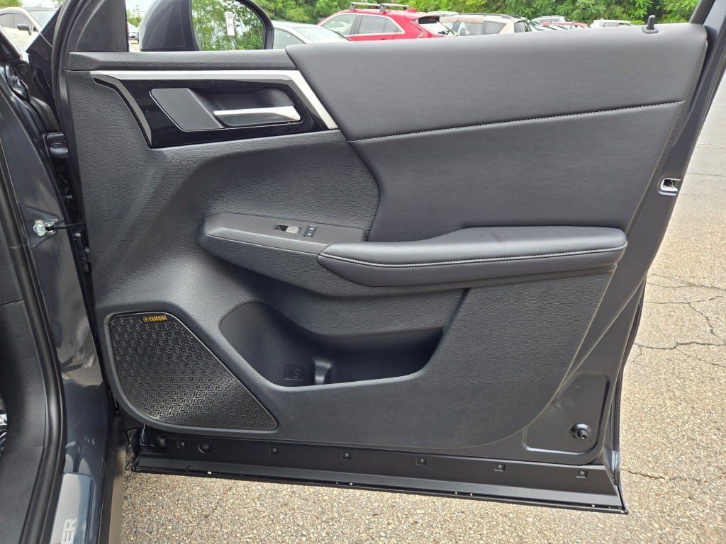 2025 Mitsubishi Outlander SE photo 13