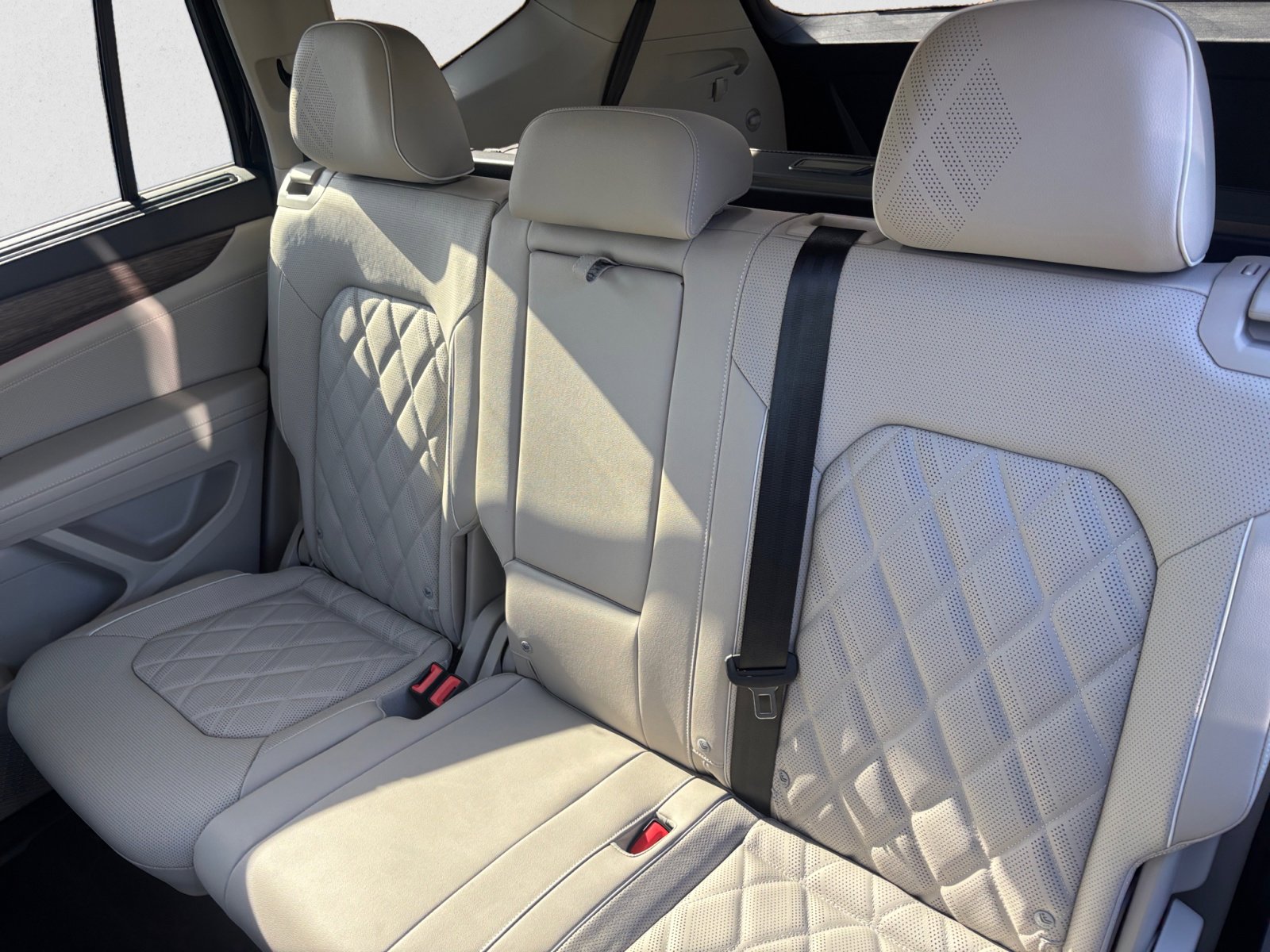 2025 Volkswagen Atlas SEL Premium R-Line photo 13