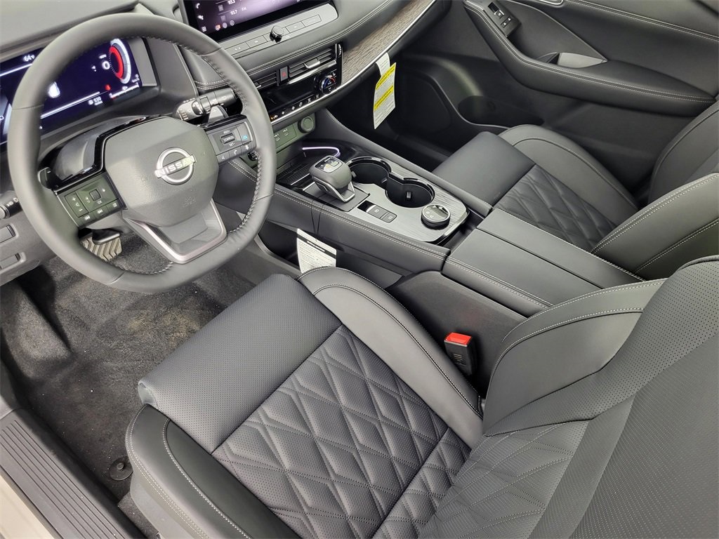 2025 Nissan Rogue Platinum photo 12