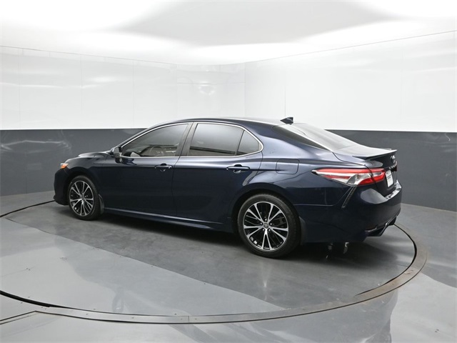 2020 Toyota Camry SE photo 4