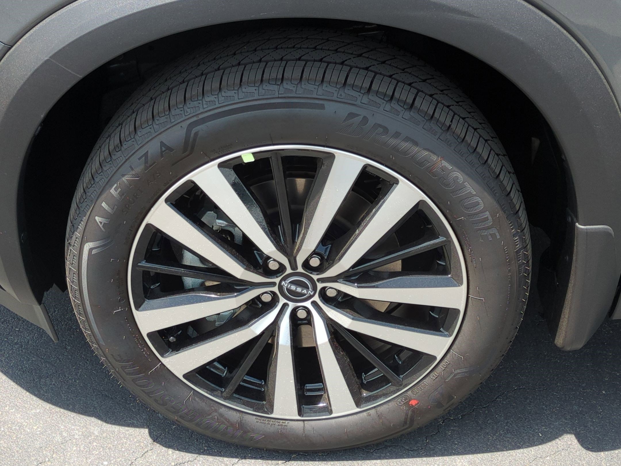 2025 Nissan Pathfinder Platinum photo 17