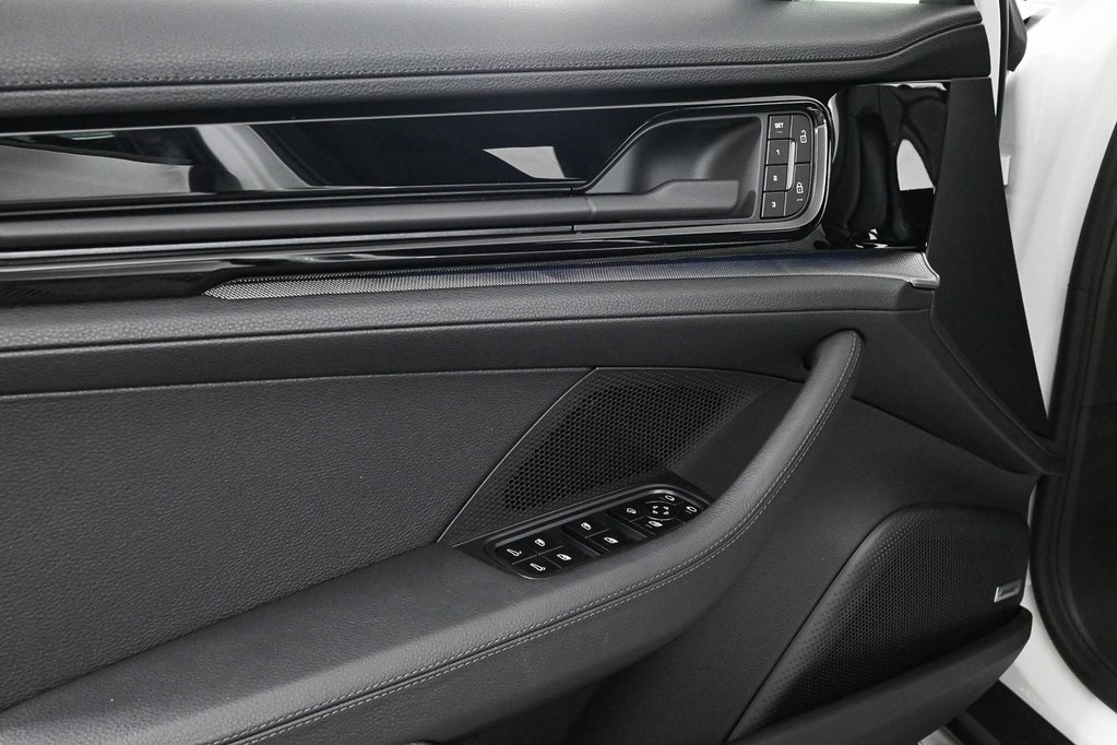 2025 Porsche Panamera 4 photo 6