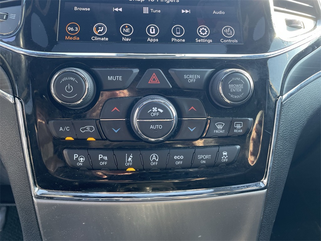 2021 Jeep Grand Cherokee Anniversary Edition photo 14