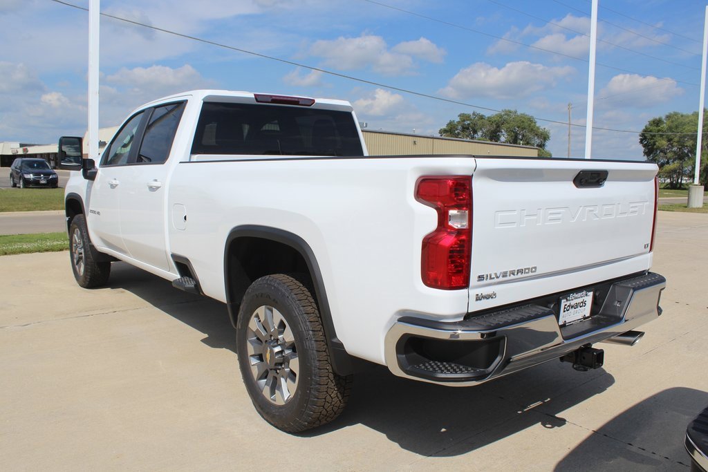 2025 Chevrolet Silverado 2500HD LT photo 4