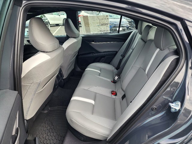 2025 Toyota Camry SE photo 7