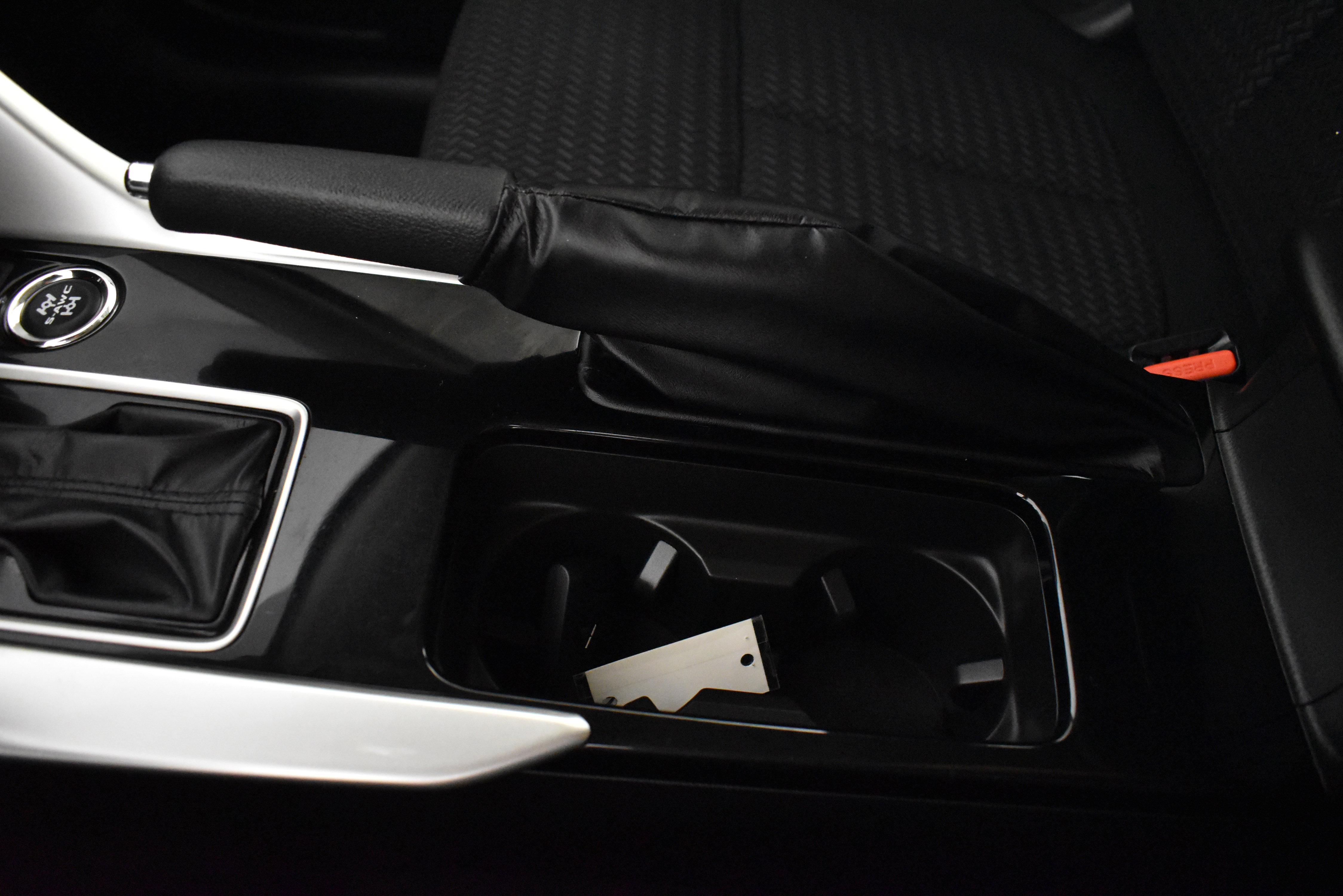 2024 Mitsubishi Eclipse Cross LE Ralliart photo 4