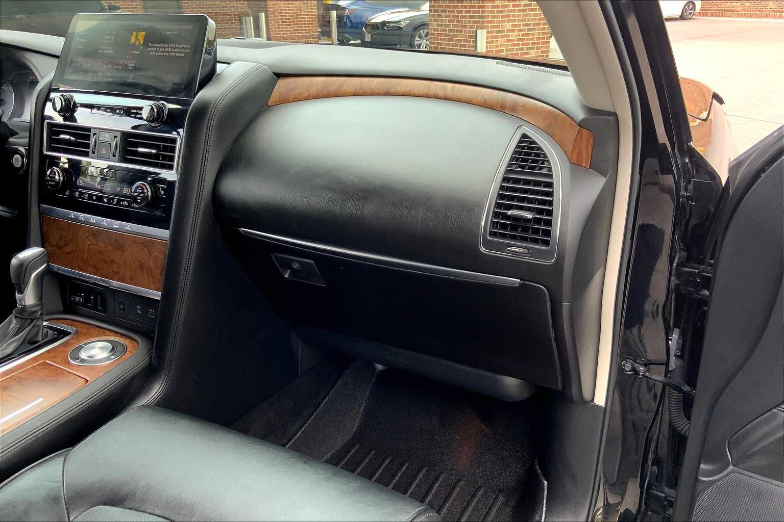 2022 Nissan Armada SL photo 17